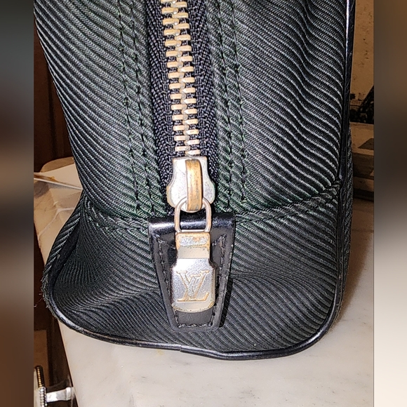 Louis Vuitton Green Taiga Parana Dopp Kit w Leather Handle - Picture 2 of 8